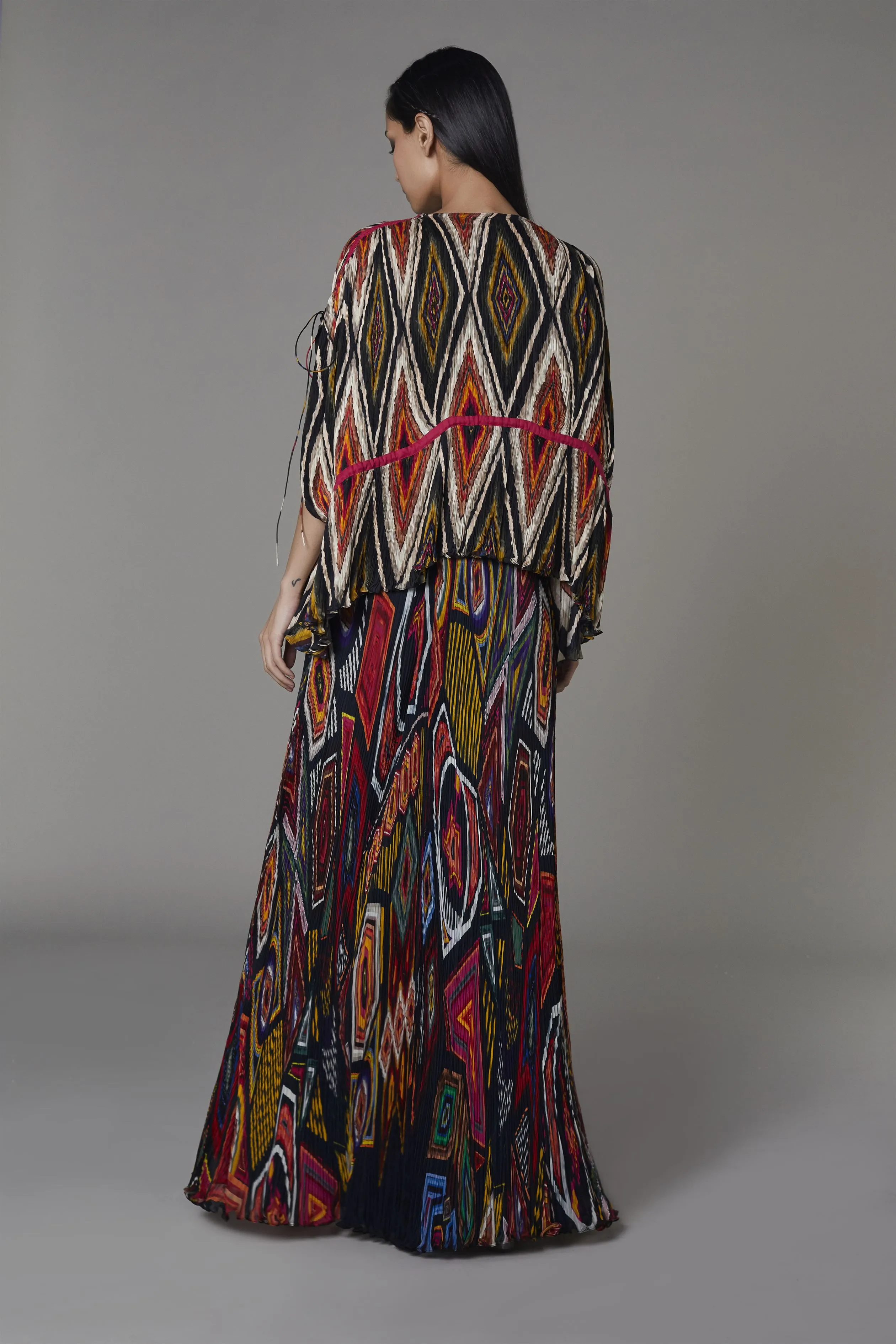 Saaksha & KinniÂ    I   Afghani print cape

Navy blue mix booti bustier

Navy blue mix booti pleated skirt"

 Cape - Chiffon / Organza

Bustier - Chiffon

Skirt - Chiffon Multi SS22098

  SS22113

  SS22114