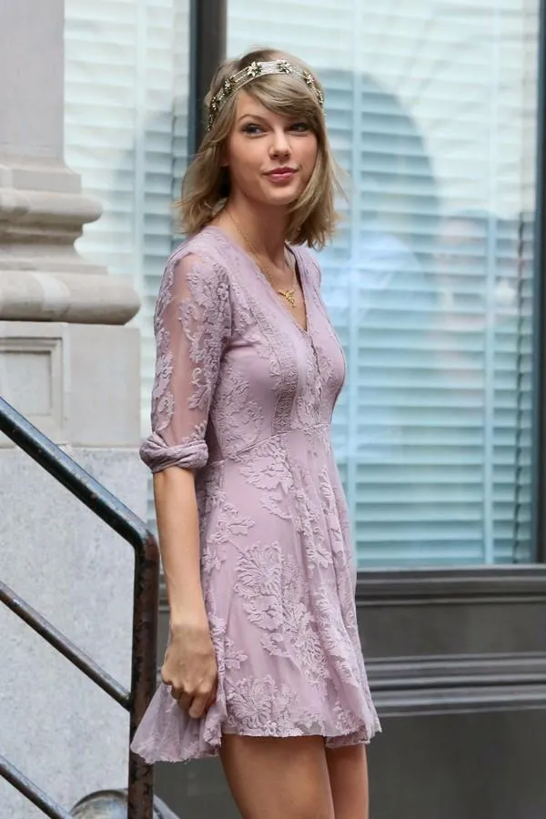 Slim V-neck Lace Long Sleeve Short Dress
