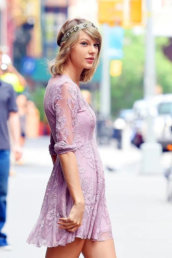 Slim V-neck Lace Long Sleeve Short Dress