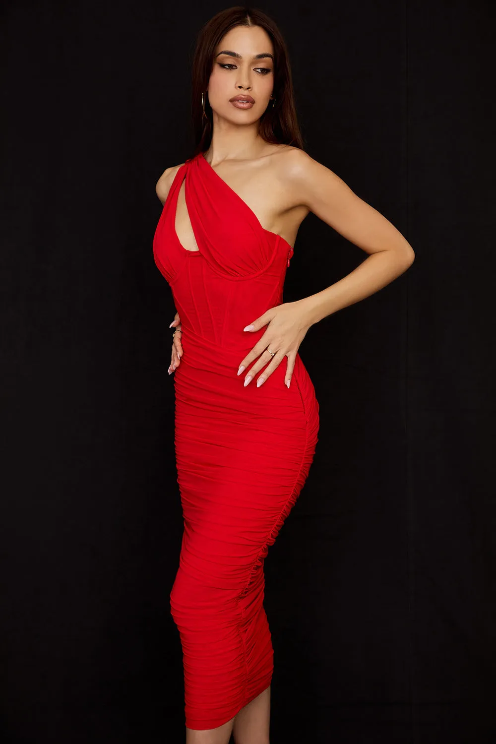 Solid Color Pleated One-shoulder Fishbone Cutout Dress